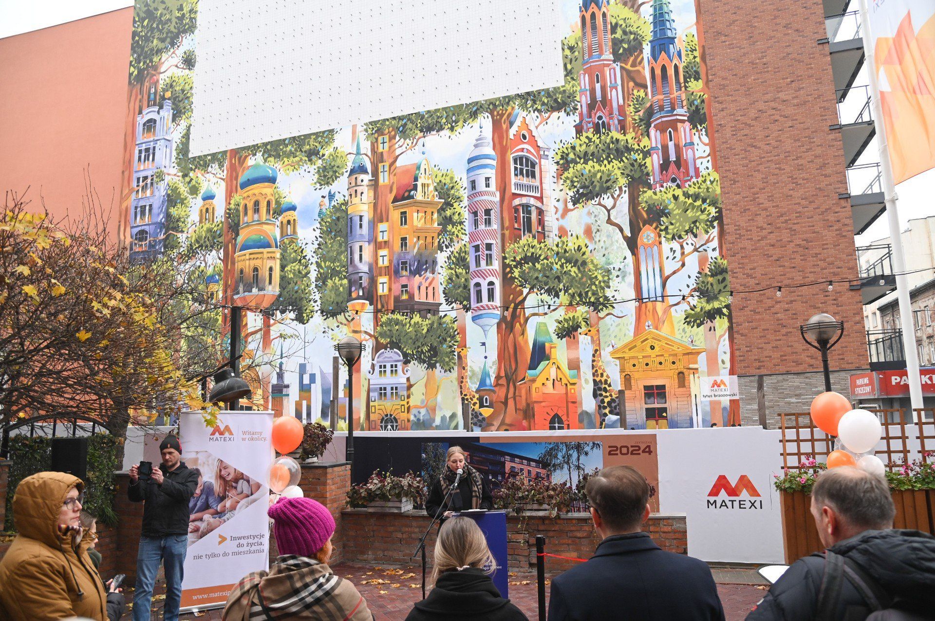 Mural Tytusa Brzozowskiego na ścianie przy ul. Stefana Okrzei 27 w Warszawie