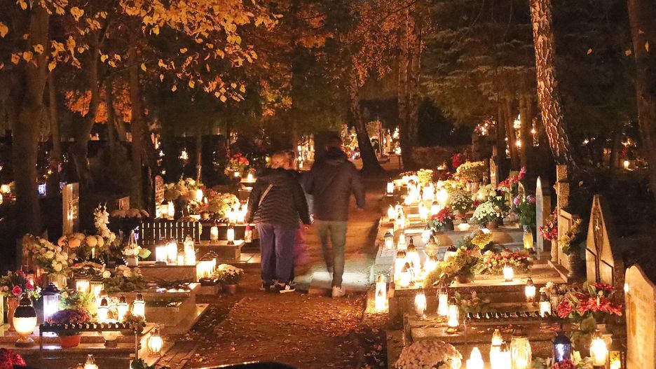 Spacer po cmentarzach w Śremie