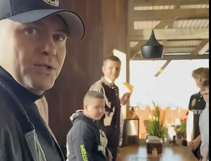 Prezydencki kebab hitem. Karol Nawrocki odwiedził bar w Wolanowie