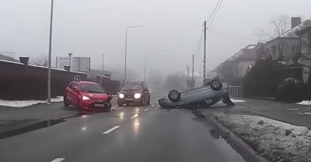 Czołowe zderzenie z "elką" w Grudziądzu. Taka sytuacja może zdarzyć się każdemu