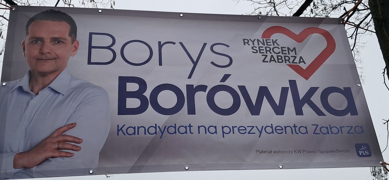 PiS drobnym drukiem. Zarzuty pod adresem kandydata, wszystko przez baner