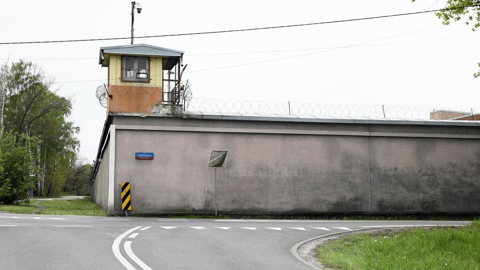 Areszt śledczy na Białołęce. To pod jego murami odbywają się huczne imprezy