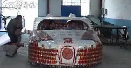 Bugatti Veyron z pudełek po papierosach!