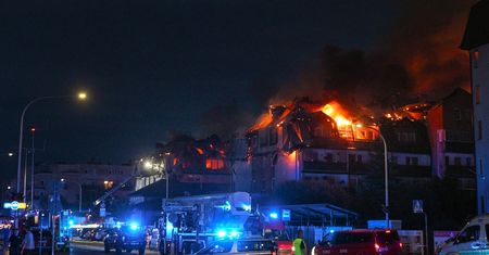 Pożar bloku w Ząbkach. Przyczyny, akcja gaśnicza, straty. Co warto wiedzieć?