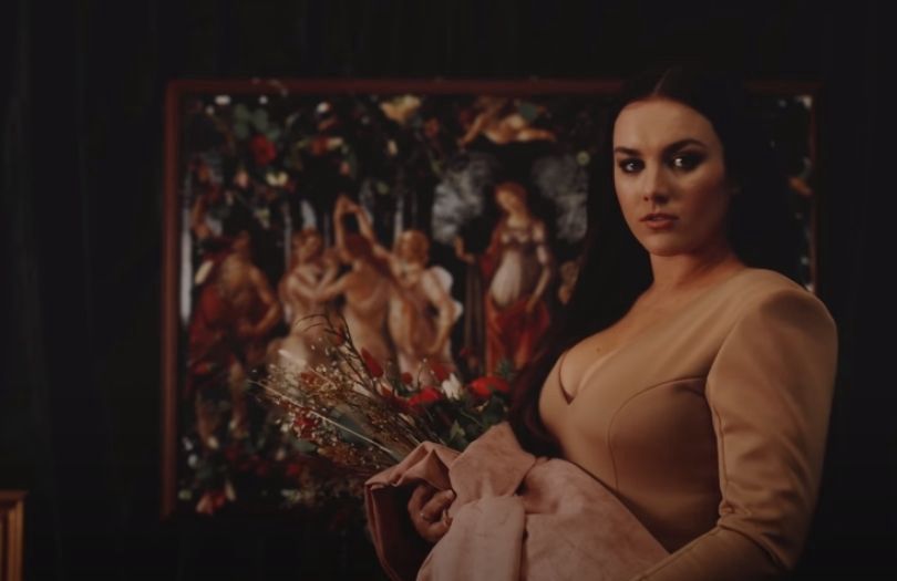 Ewa Farna prezentuje ciałopozytywny teledysk