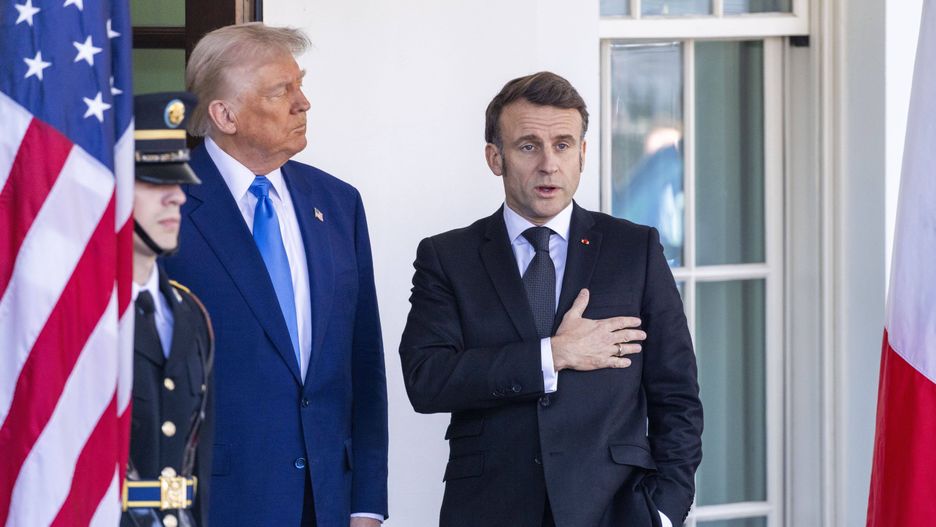 US President Trump meets French President Macron at the White House
epa11921973 US President Donald J. Trump (L) and French President Emmanuel Macron respond to a question from the news media as President Macron arrives at the White House in Washington, DC, USA, 24 February 2025.  EPA/SHAWN THEW 
Dostawca: PAP/EPA.
SHAWN THEW
president, meeting, usa, france, diplomacy, relations, politics