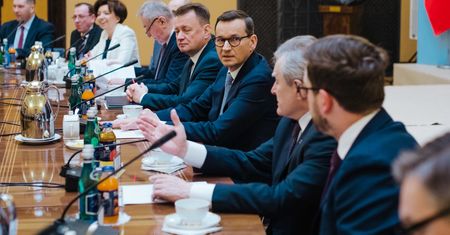 Co po 800 plus? Rząd szykuje kolejną niespodziankę. "To może być coś dużego"
