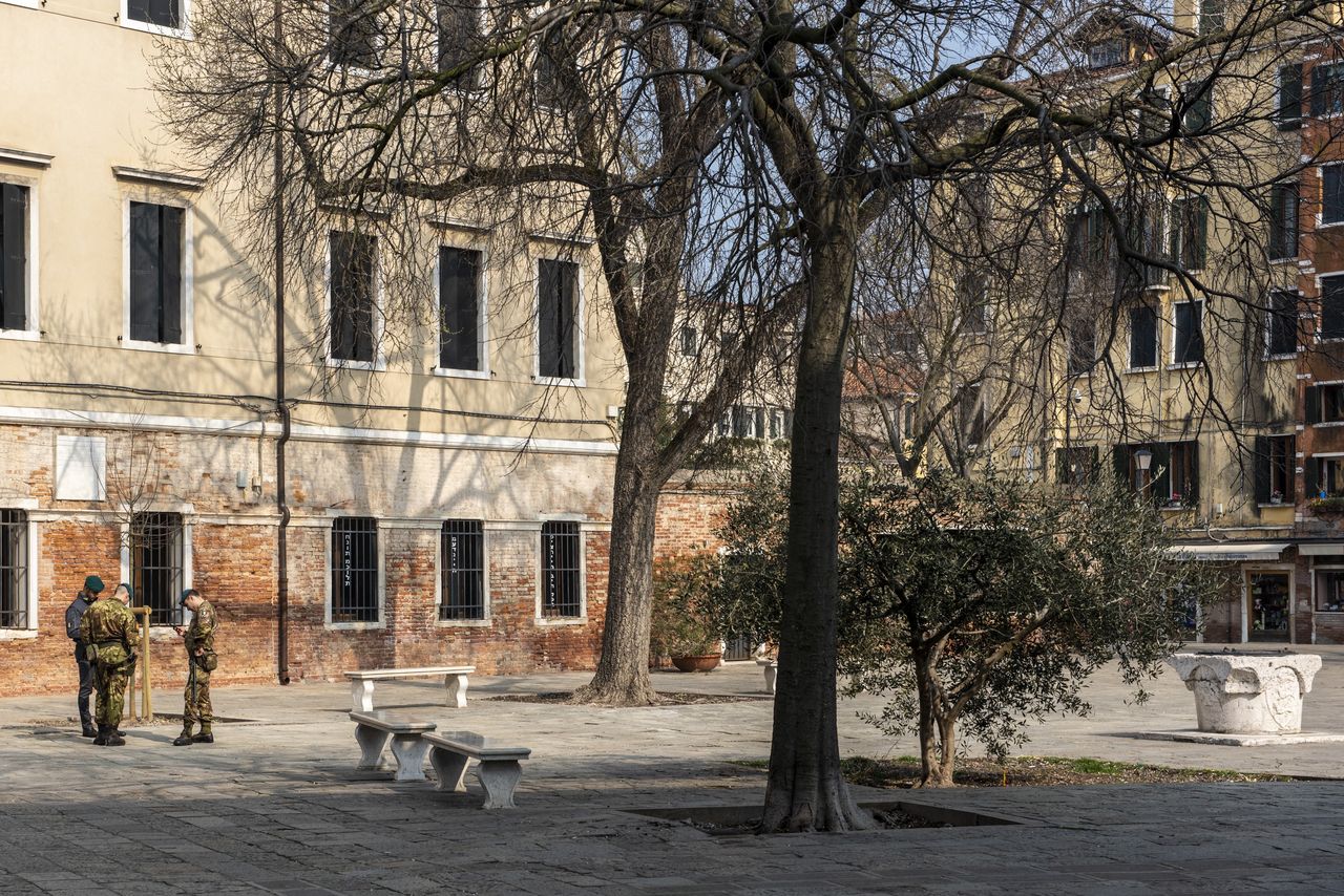 Policja patroluje historyczne getto w Wenecji. Wszystko przez eskalację konfliktu na Bliskim Wschodzie