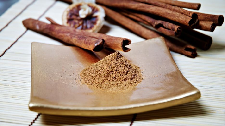 Cynamon mozna wykorzystać do pielęgnacji kwiatów doniczkowych