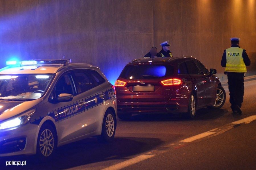 Policja może zatrzymać cię nawet w tunelu. Najczęściej nie musi