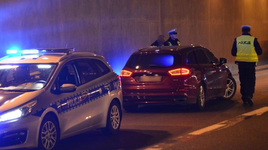 Policja może zatrzymać cię nawet w tunelu. Najczęściej nie musi