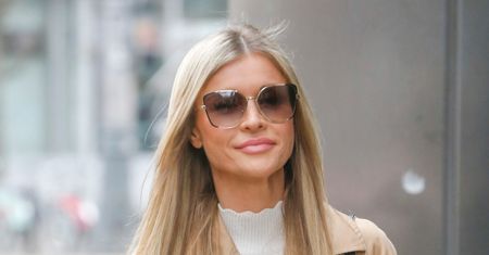 Joanna Krupa w jesiennej stylizacji. Wyszła na ulicę w body z wycięciami