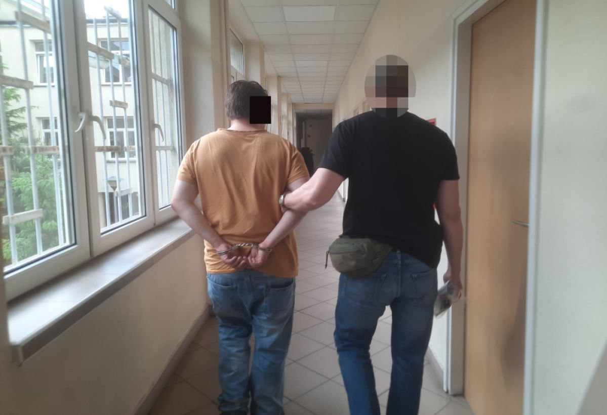 Spotkanie po latach zakończyło się awanturą. Uderzył kolegę butelką