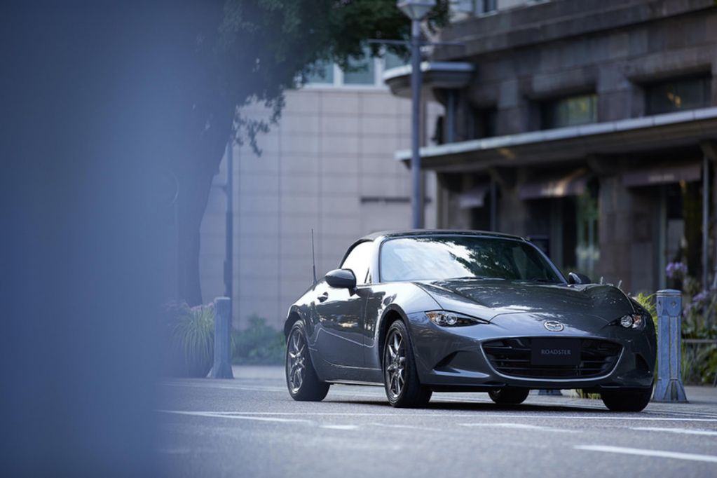 Mazda MX-5 mimo upływu lat nadal prezentuje się doskonale.