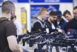 Polacy chcą łatwiejszego dostępu do broni? Nowy sondaż