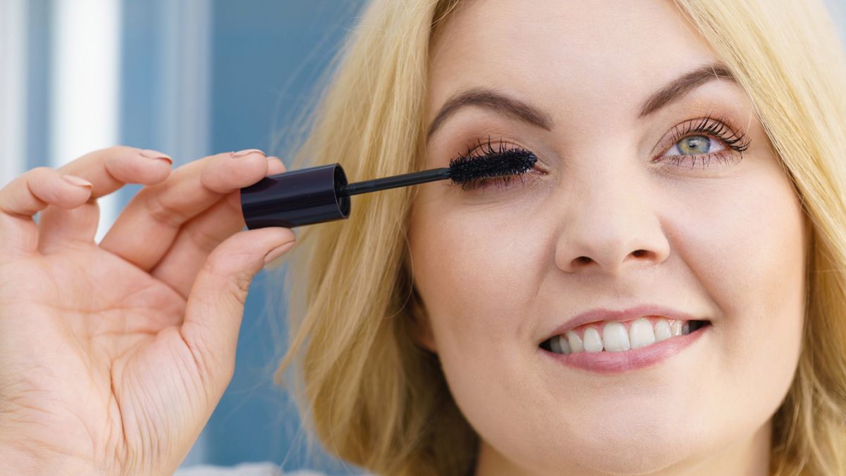 Makijaż dla blondynki może podkreślić jej urodę pod warunkiem, że jest dobrze dobrany.