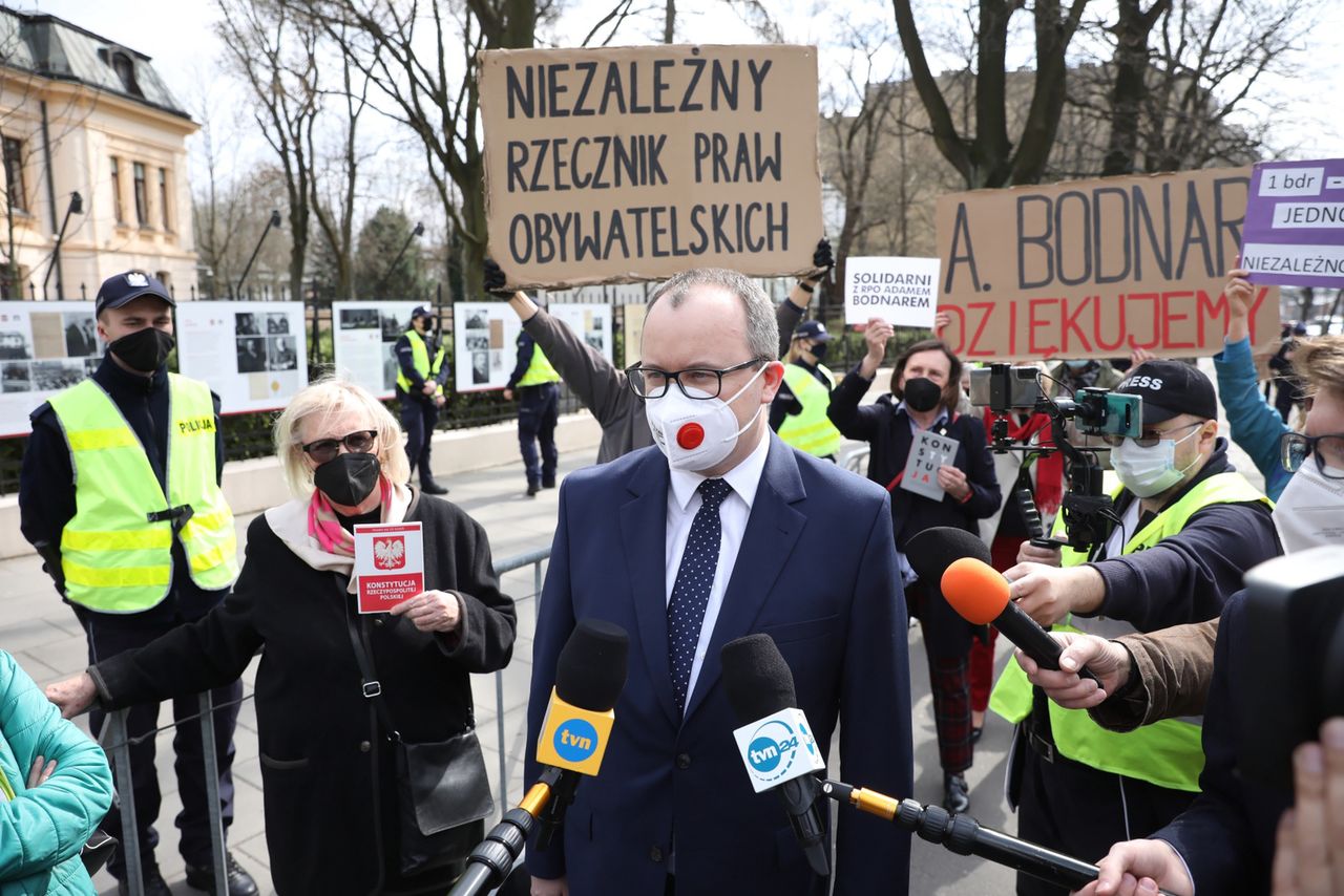 Trybunał Konstytucyjny decyduje o losie Rzecznika Praw Obywatelskich. Sprawę skomentował Donald Tusk