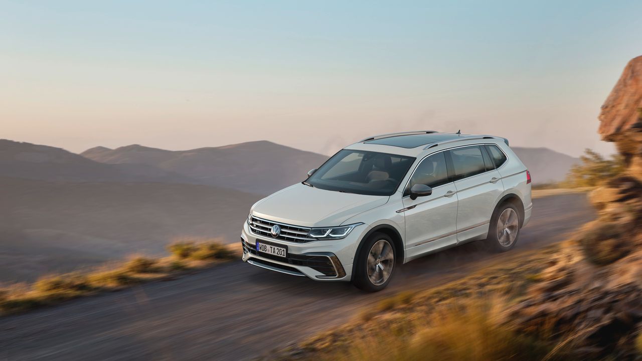 Volkswagen Tiguan Allspace doczekał się liftingu. Zmiany nie są identyczne, jak w zwykłym modelu