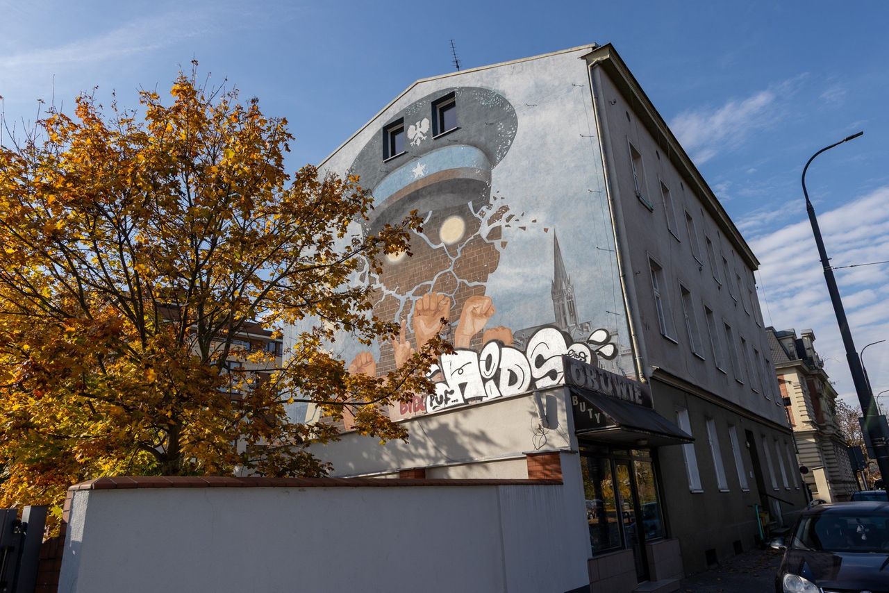 Bydgoszcz: Na ul. Jagiellońskiej zniszczono mural upamiętniający wydarzenia Bydgoskiego Marca. Policja prowadzi postępowanie w sprawie