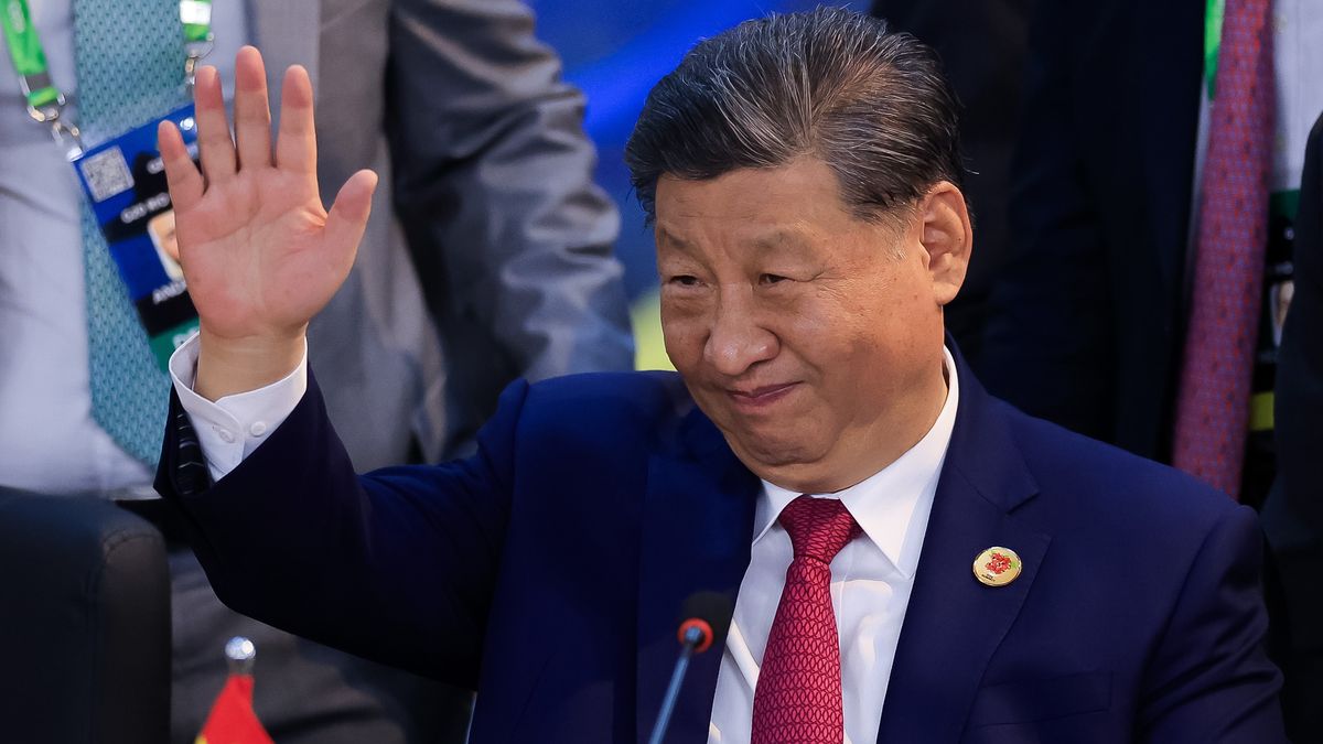 RIO DE JANEIRO, BRAZIL - NOVEMBER 18: Xi Jinping president of China waves during the first working session as part of the G20 Summit 2024 at Museu de Arte Moderna on November 18, 2024 in Rio de Janeiro, Brazil. The 2024 G20 Summit takes place in Brazil for the first time. The event gathers leaders of the most important economies. Starvation, sustainable development or social inclusion are some of the issues to be during the summit. (Photo by Buda Mendes/Getty Images)