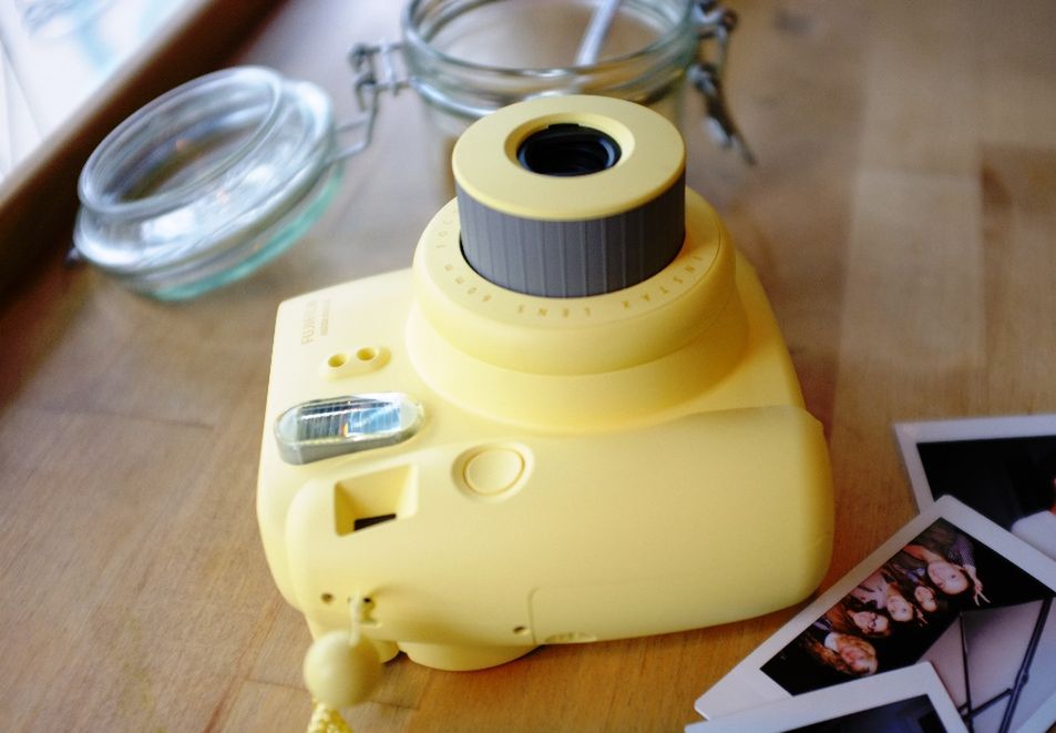 Fujifilm Instax mini 8 - maluch do fotografii natychmiastowej już w Polsce 2