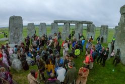 Letnie przesilenie w Stonehenge. Tłum świętował mimo obostrzeń