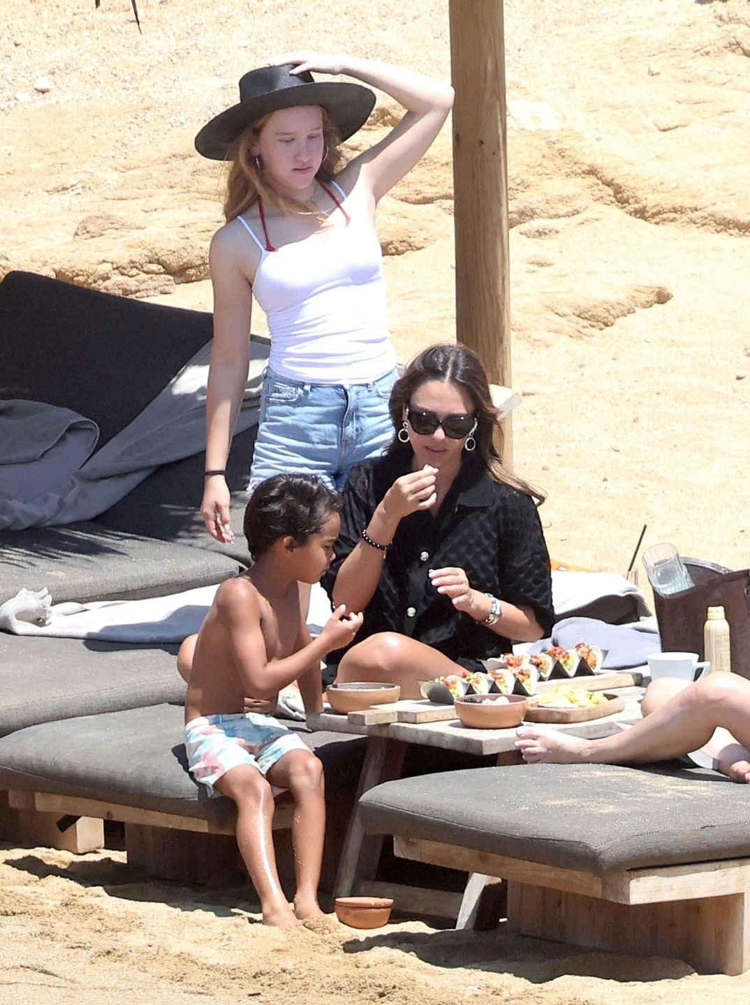 Jessica Alba na plaży w Mykonos