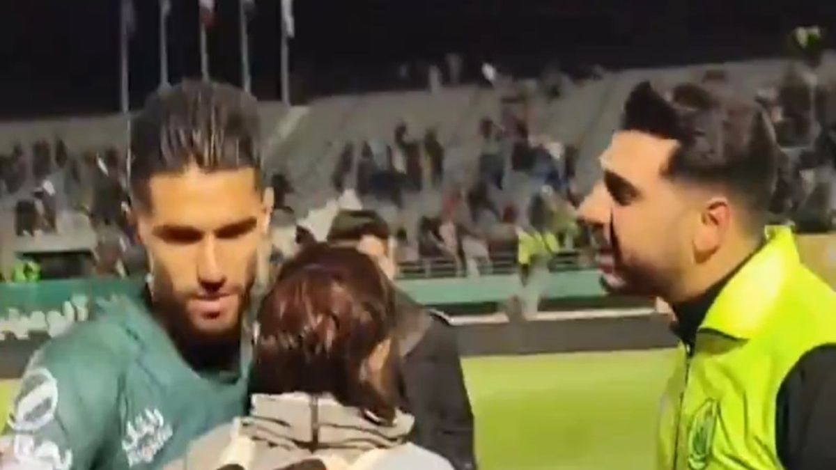 Hossein Hosseini przytulił fankę po meczu w Iranie