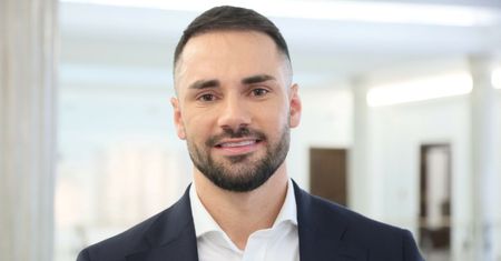 Łukasz Litewka pokazał się BEZ KOSZULKI. Internauci oszaleli: "Napatrzeć się nie można"