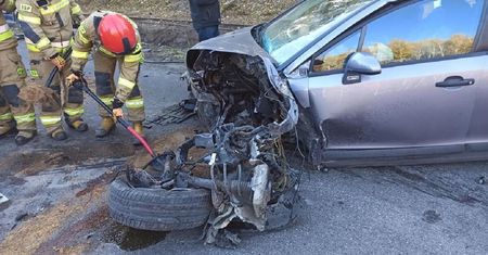 Wypadek z udziałem trzech samochodów w miejscowości Karczmiska. Poszkodowanych zabrała karetka