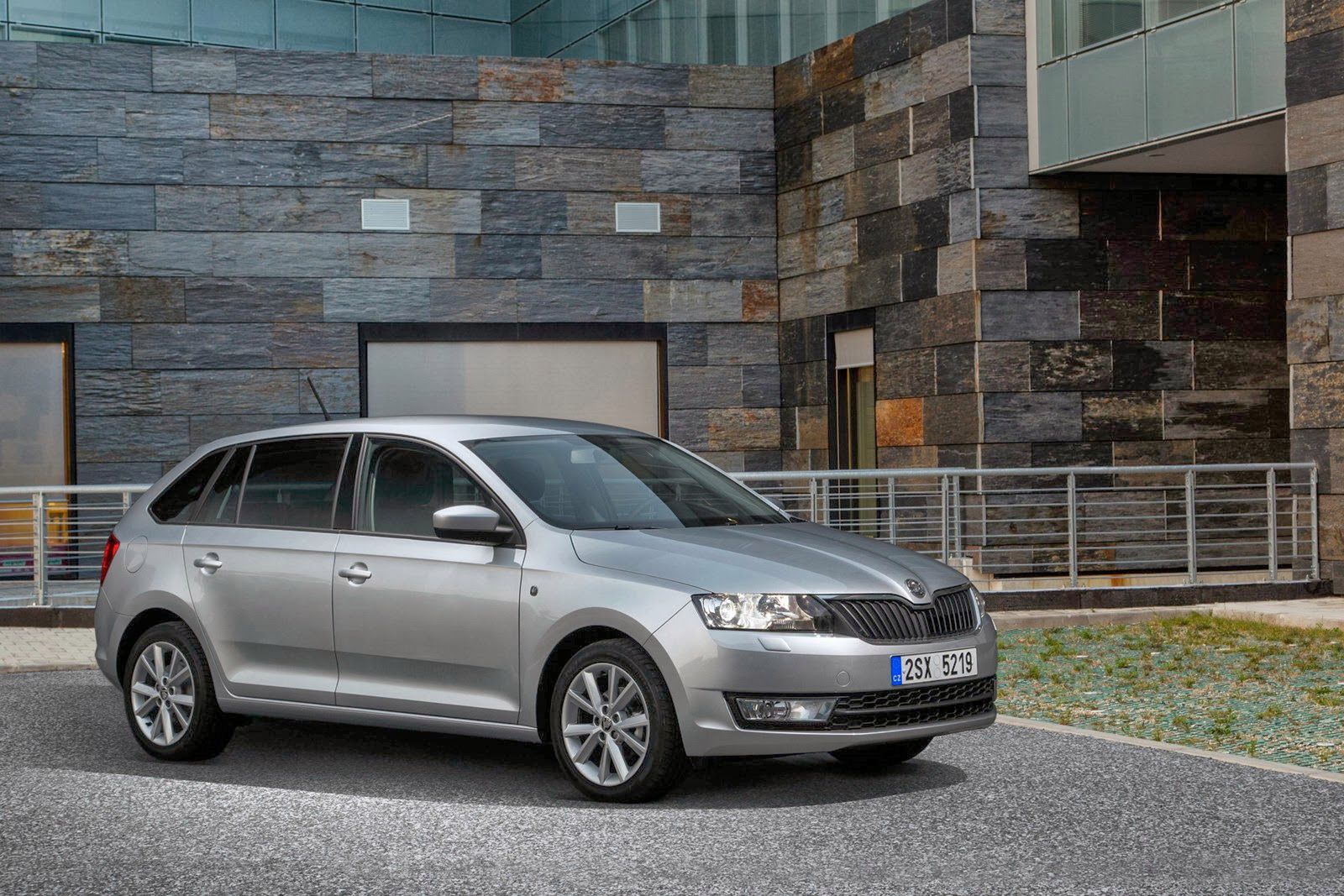 Škoda Rapid Spaceback - obszerna galeria od producenta 5