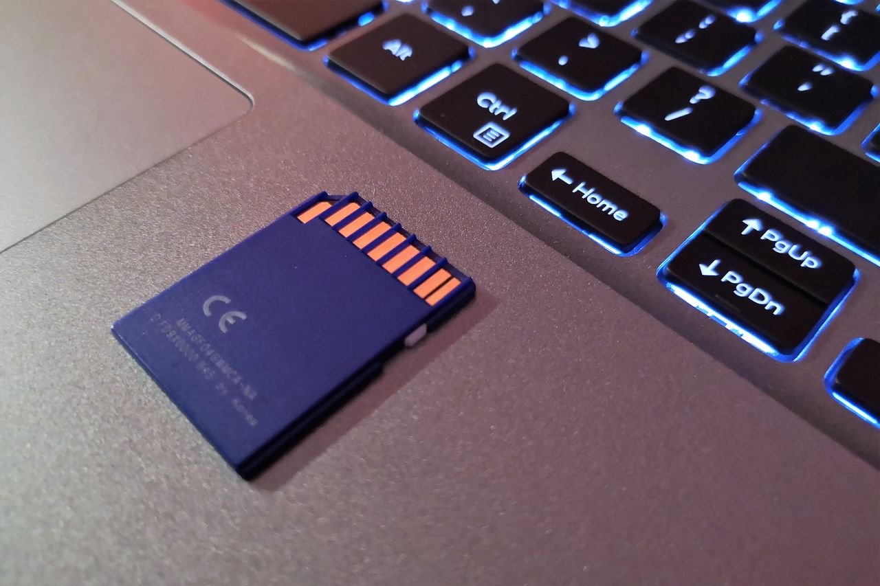 Karta pamięci lub pendrive mogą zablokować instalację majowej aktualizacji Windows 10