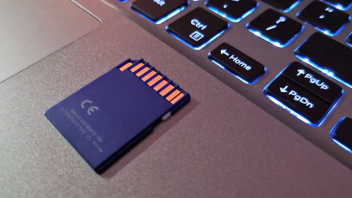 Karta pamięci lub pendrive mogą zablokować instalację majowej aktualizacji Windows 10