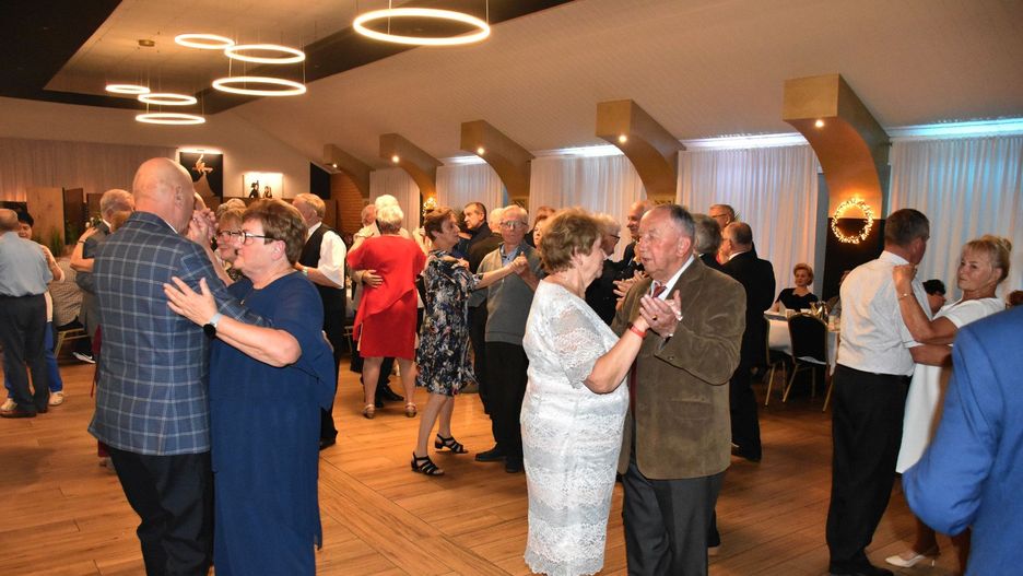 Wieczorek taneczny emerytów z malborskiego oddziału