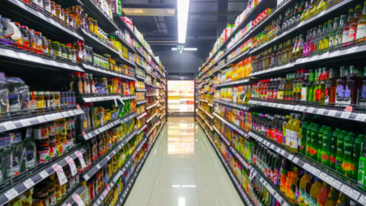 Uwzięli się na supermarket. Policja zatrzymała czteroosobowy gang