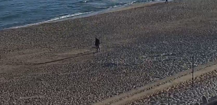 Chodził z wykrywaczem metali po plaży w Mielnie.