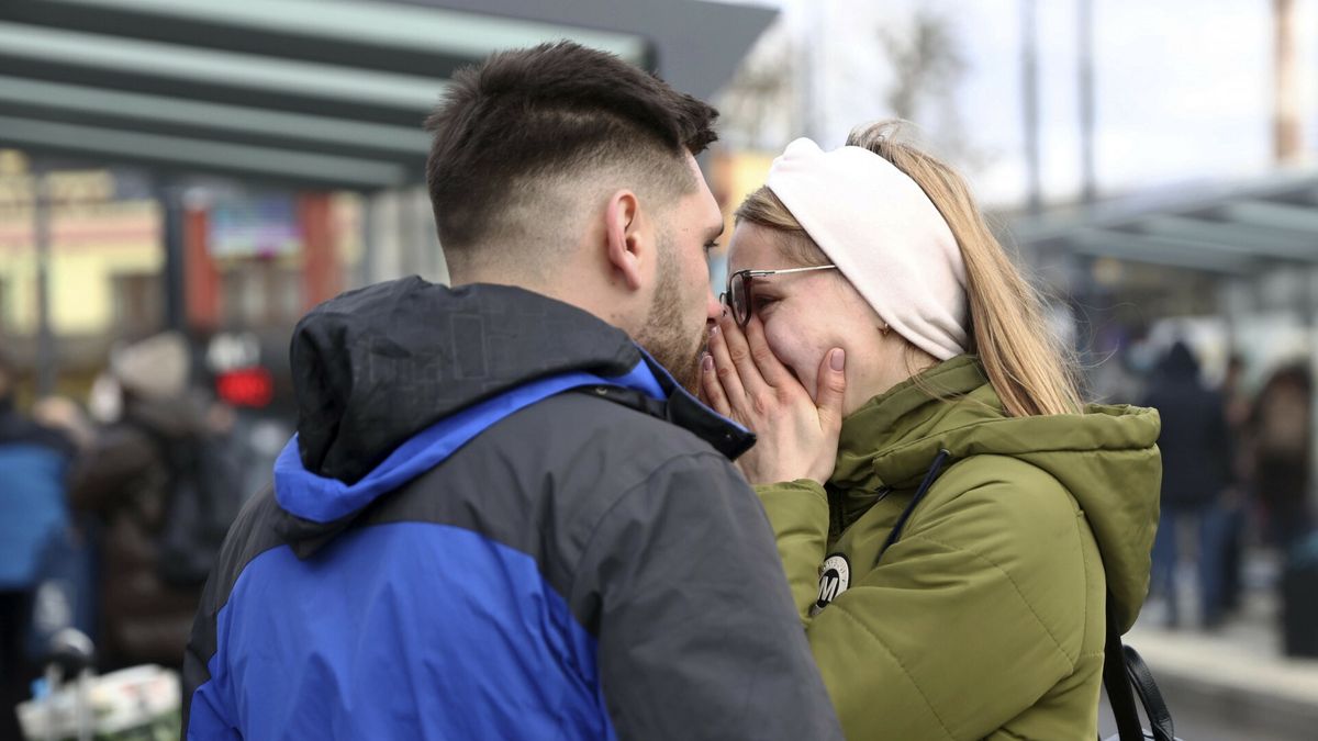 Kolumny rosyjskich wojsk przekroczyły wschodnie, północne oraz południowe granice Ukrainy 