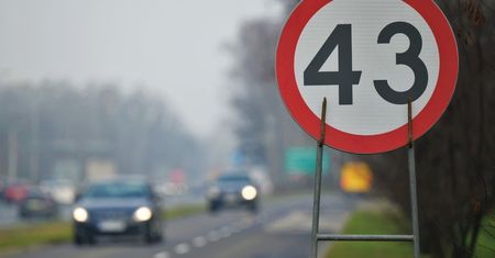 Uwaga na nietypowy znak. Policja zatrzymywała zaraz za nim