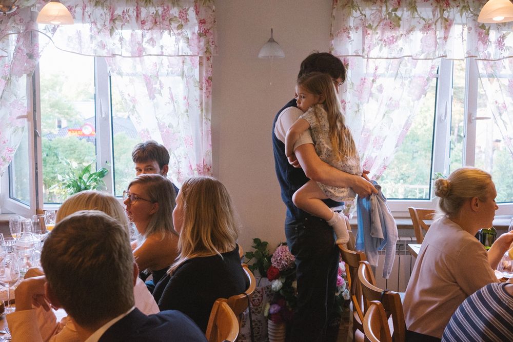 Liisa Luts była fotografem ślubnym na własnym ślubie. Wyszło naturalnie, szczerze i pięknie 20