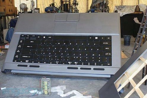 ogromna-klawiatura-od-laptopa