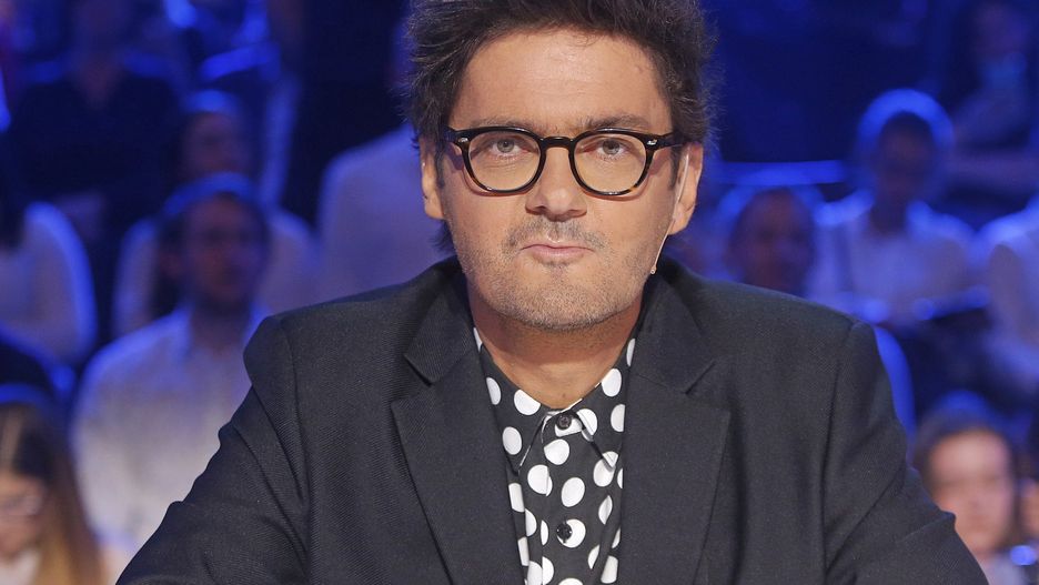 okulary z czarnymi oprawkami, jury Mam talent!, jury, portret, Kuba Wojewódzki