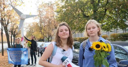 "Bezczelne dziewuchy" od klimatu. "Duda już od nas nie ucieknie"