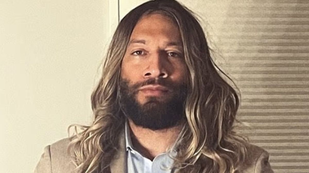 Royce White założył perukę i mówi o "kobiecej erze".