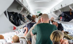 Współpasażer utrudnił mu podróż. Tego nie rób w samolocie
