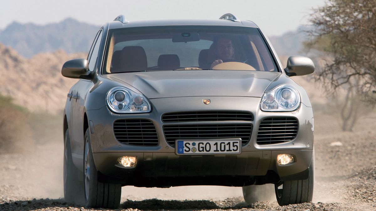 Porsche Cayenne pierwszej generacji. Wyjęcie świateł z niego to pestka.