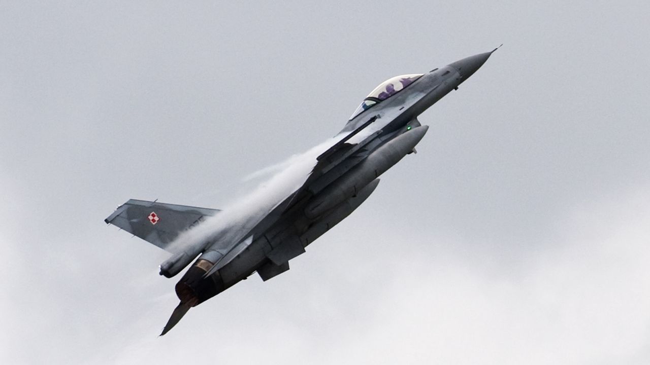 F-16 z Polski pomagają w patrolowaniu nieba. Widać ich możliwości