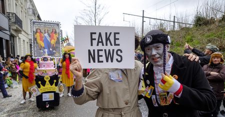 Udostępniasz fake newsy? Facebook cię zakopie