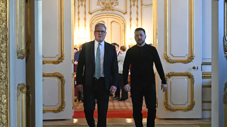 LONDON, ENGLAND - MARCH 2: Britain's Prime Minister Keir Starmer (L) and Ukraine's President Volodymyr Zelensky (R) head to a private room to hold a meeting during a summit at Lancaster House on March 2, 2025 in London, England. Following this week's meetings between Keir Starmer, Emmanuel Macron, and US President Donald Trump, a meeting convenes in London with European leaders to discuss future peace in Ukraine. (Photo by Justin Tallis - WPA Pool/Getty Images)
