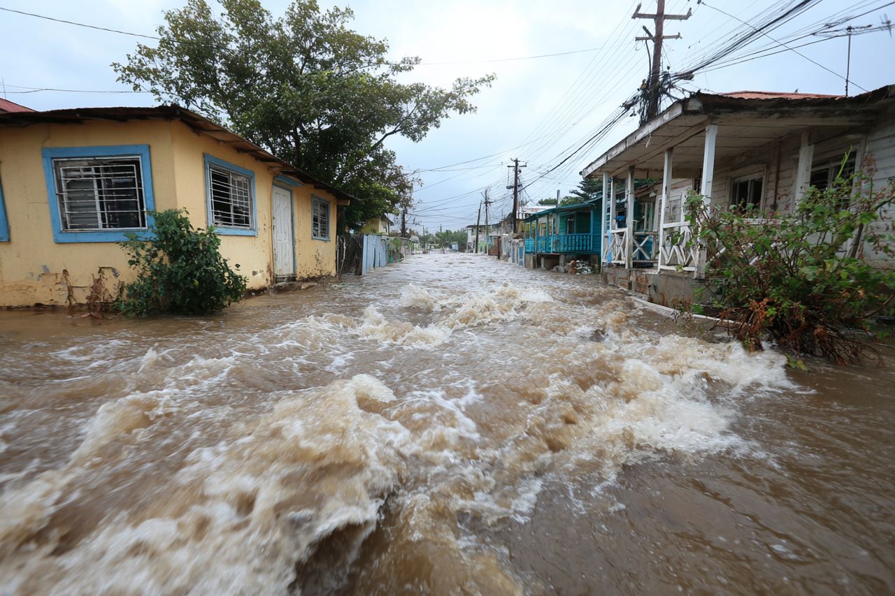 Huragan Melissa pustoszy Karaiby. Jamajka zalana, Kuba w stanie alarmu