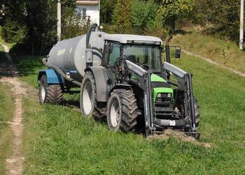 Wierzchowiska Pierwsze:  Ciągnik przejechał kierującego. Ranny leży w szpitalu